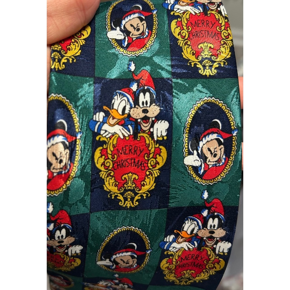Disney Mickey Donald Merry Christmas Holiday Tie‎ Green Silk Blend Men's Necktie